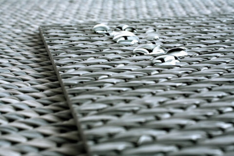 gotas de agua sobre alfombra de vinilo keplan de kp alfombras a medida