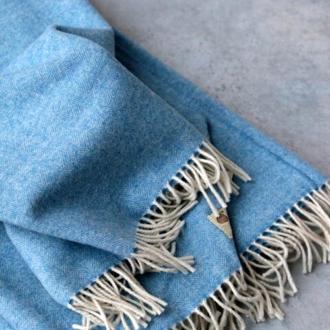 manta de lana grazalema color azul con flecos