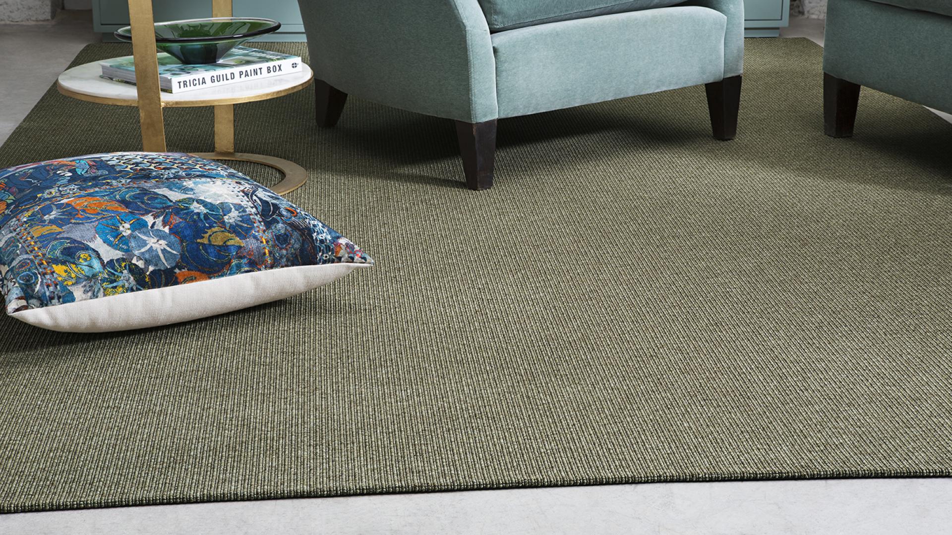 butacas y cojin sobre alfombra nórdica kontract kp alfombras a medida