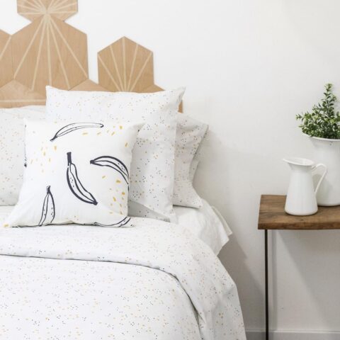 Ambiente con cama vestida con funda nórdica sisomdos lily