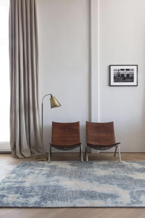 Alfombra-Erode-Blue-ambiente-LignePure-FernandezTextil Ambiente alfombra Ligne Pure Erode blue