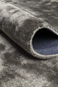Detalle de alfombra Ligne Pure Traces taupe