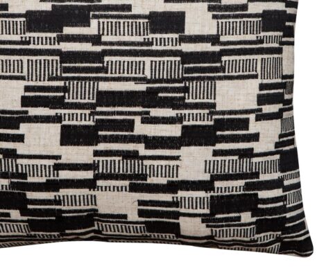 Cojin-ruri-negro-detalle-kasaustralia-fernandeztextil-2 Detalle de cojín Ruri de Kas Australia