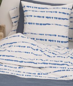 Funda nórdica Batik azul y blanca, 100% algodón diseño veraniego rayas irregulares. Comprar online Fernández Textil.