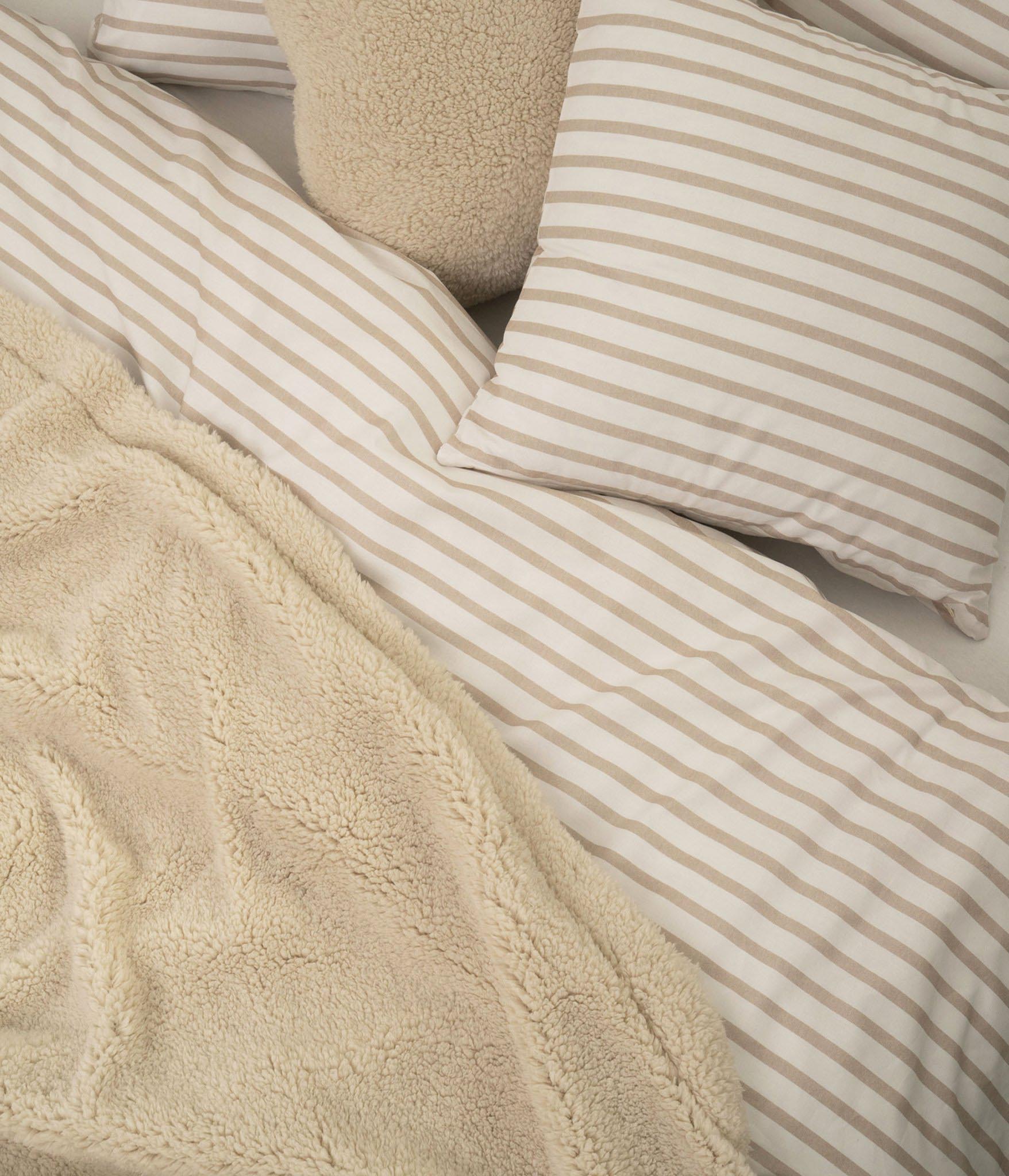 Funda-nordica-Pals-Taupe-detalle-Sisomdos-FernandezTextil Detalle de funda nórdica Pals Taupe Sisomdos