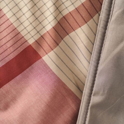 Edredon-Yoku-beige-detalle-Bassols-FernandezTextil Detalle edredón Yoku Bassols