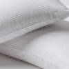 Almohada fibra blanca Velfont Teide fibra hueca, firmeza media, doble funda algodón diseño lineal, cierre cremallera.