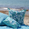 Cojín playa Masaso Aquavita artesanal algodón estampación manual 2 caras, flores grandes detrás micromotivo. Azul verde