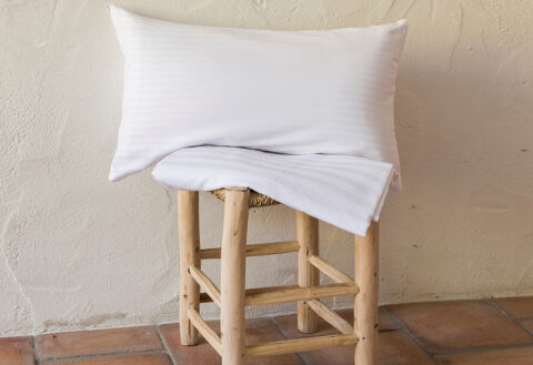 Suave funda almohada tejido cutí 100% Velfont Raso Labrado diseño listado. Fernández Textil. Higiénica