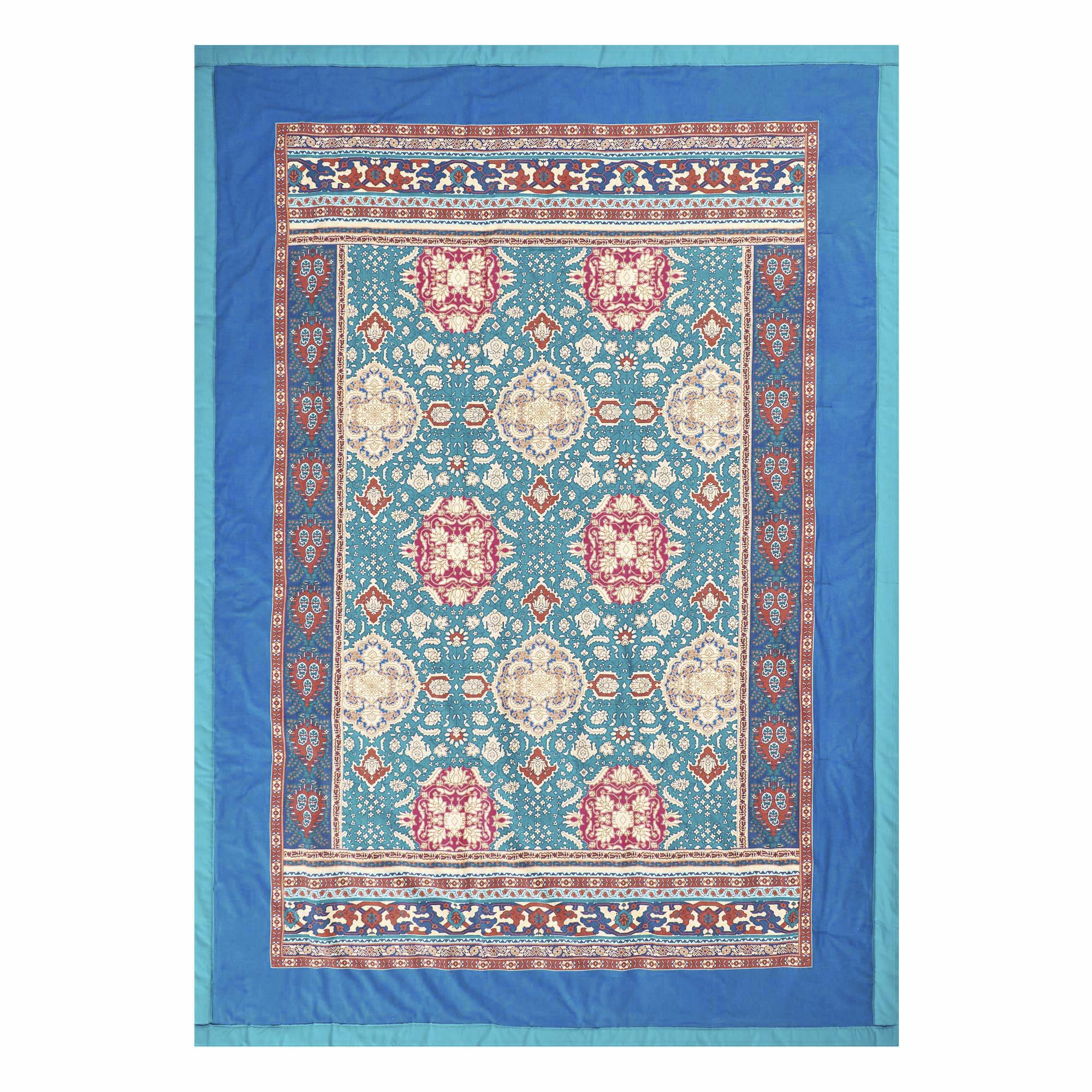 Plaid Bassetti San Marco algodón. Colores azules brillantes diseño motivos persas en beige y carmín. Franjas perímetro lisas