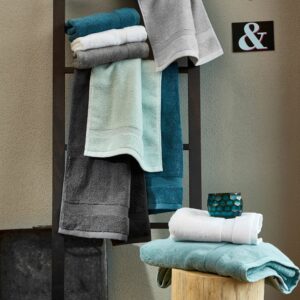 Toallas colgadas Supima Blank Home suaves absorbentes bonitas. Colores azul tostado. Fernández Textil. 100% algodón.