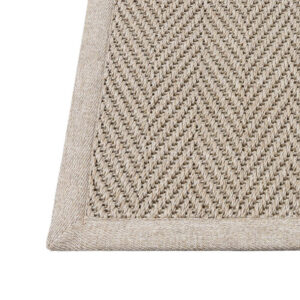 Detalle remate rústico alfombra reciclada Rols Maya Gradient exterior. Fácil limpieza duradera. Espiga atemporal crudo avena