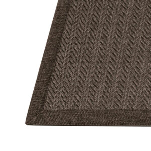 Detalle alfombra exterior resistente polipropileno terrazas y porches. Remate rústico, Rols Nature Deluxe 616 marrón oscuro