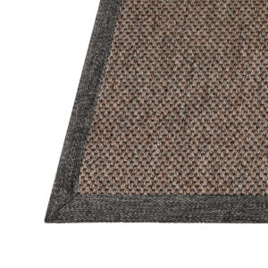 Detalle alfombra exterior resistente fácil mantenimiento para terrazas y porches. Remate rústico, Rols Nature Deluxe 69 marrón
