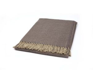 Manta Ezcaray lana merino 100% Australia extra fino diseño en forma de espiga comprar online Fernández Textil. Color marrónmarrón