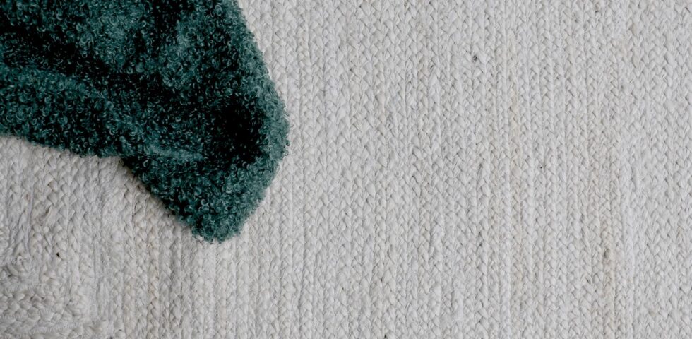 limpiar una Alfombra de Yute natural color beige con franja blanca Fernández Textil comprar online alfombra yute
