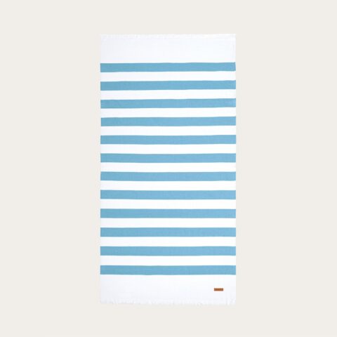 Toalla playa Briciní Costa Nova. Diseño a rayas en toalla tipo pareo, toalla hammam, ligera de algodón. Rayas blancas y azules