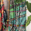 Toalla playa Lasa Home Jungle. Diseño de jungla multicolor verdes, azules, rosas. Estampado zebra. Fina 100% algodón.