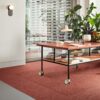 Moqueta modular Interface Touch&Tones colocada en escenario moderno comprar online alfombra Fernández textil